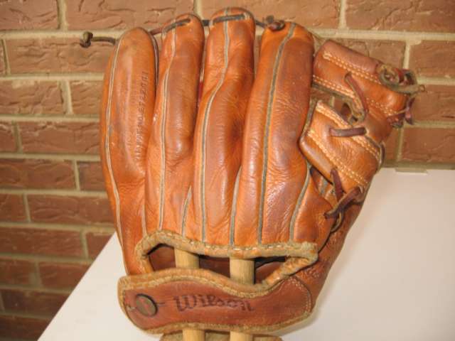 Catfish Hunter Wilson A2965 Back